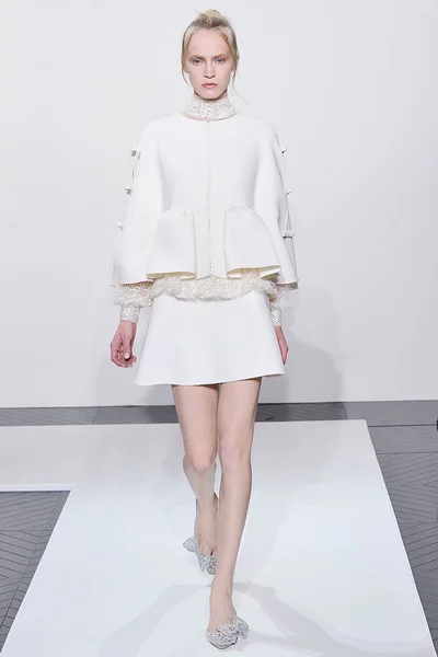 Look 9